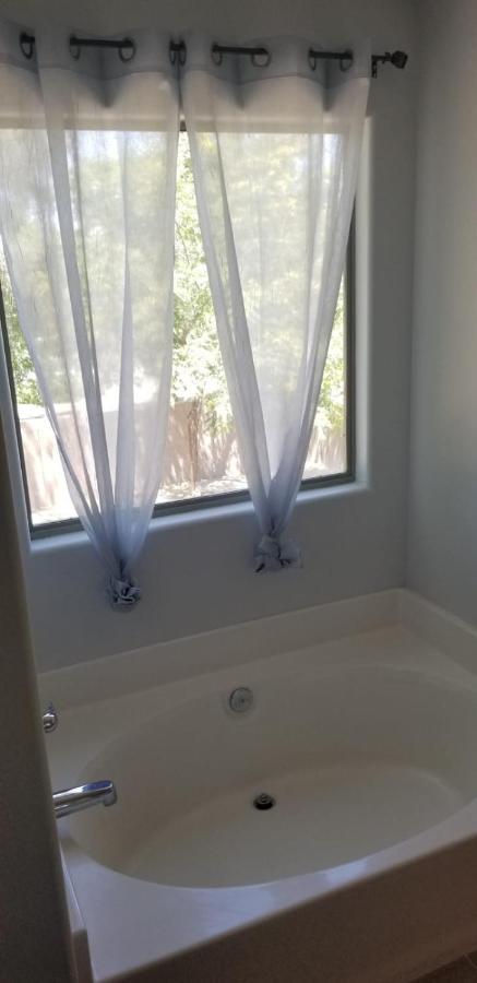 Phoenix comfort home suites Extérieur photo